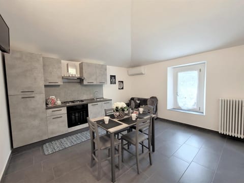 Kitchen or kitchenette, Dining area, internet, oven, pet friendly, stove, toaster