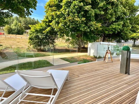 Patio, Natural landscape, Balcony/Terrace, Dining area, Garden view
