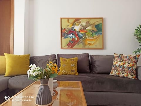 Living room, Decorative detail, Seating area