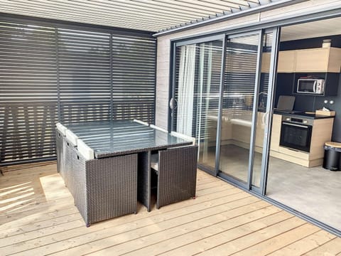 Chalet à Jullouville - 6 couchages, piscine chauffée, proche plage et commerces - FR-1-361-521 Chalet in Saint-Pair-sur-Mer