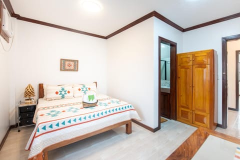 Bed, Photo of the whole room, wardrobe