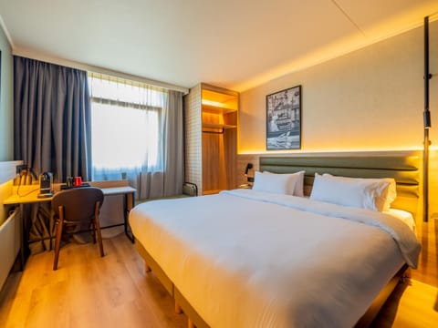 Bed, Photo of the whole room, Bedroom, wardrobe