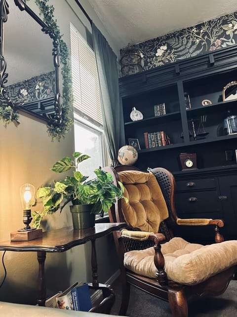 Library, Living room, Seating area