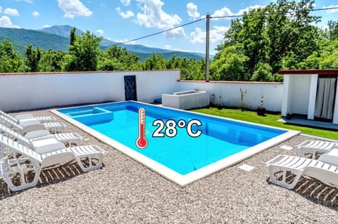 Property building, Day, Natural landscape, Mountain view, Pool view, Swimming pool, sunbed