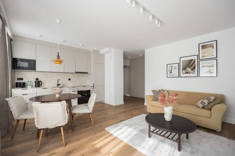 Kitchen or kitchenette, Living room, Seating area, Dining area, minibar, pet friendly, stove, toaster