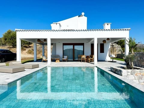 Property building, Patio, Swimming pool