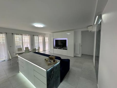 Impeccable 3 pièces 80m2 double balcons,proche mer Juan les pins proche Cannes Apartment in Antibes