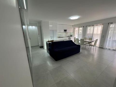 Impeccable 3 pièces 80m2 double balcons,proche mer Juan les pins proche Cannes Apartment in Antibes