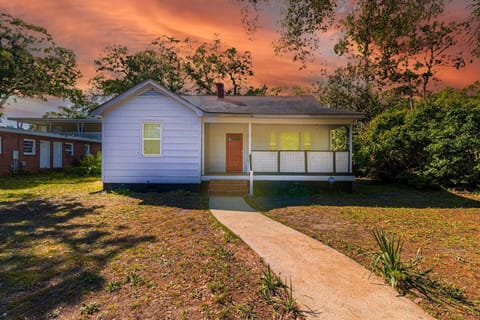 Property building, Balcony/Terrace, Street view, Sunset
