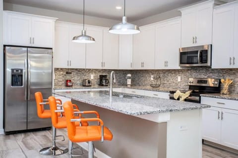 Home 6BR - Prime Location House in Kissimmee