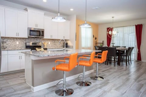 Home 6BR - Prime Location House in Kissimmee