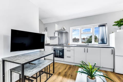 TV and multimedia, Kitchen or kitchenette, Dining area, minibar, pet friendly, stove