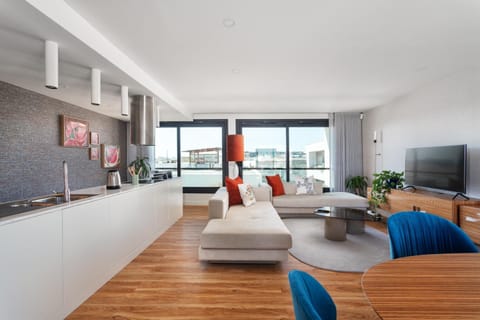 Communal lounge/ TV room, TV and multimedia, Living room, Seating area