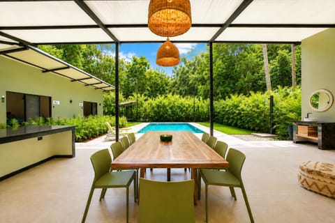 Property building, Swimming pool, Breakfast