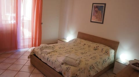 Bed, Bedroom, air conditioner