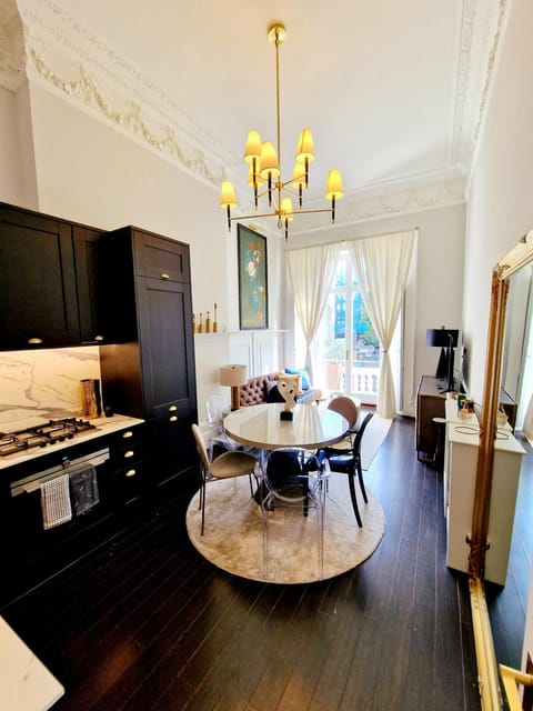 Kitchen or kitchenette, Living room, Seating area, Dining area, pet friendly, stove