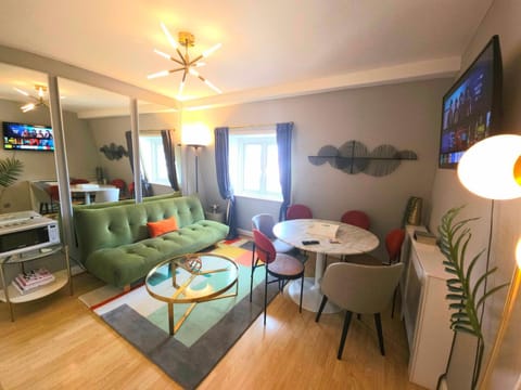 TV and multimedia, Living room, Seating area, Dining area