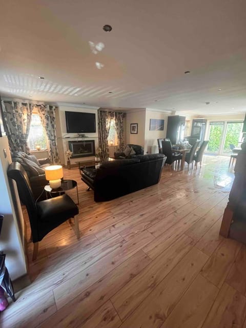 Luxury Home in Dublin WiFi TV B&B Close to City Centre House in Dublin