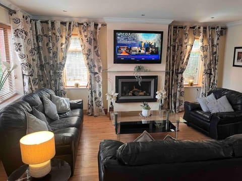 Luxury Home in Dublin WiFi TV B&B Close to City Centre House in Dublin