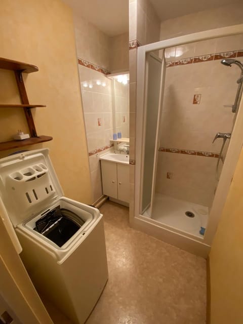 Shower, Bathroom, washing machine