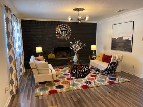 Living room, Seating area