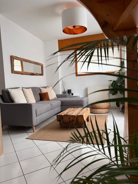 Duplex Sallanches - Terrasse, Centre & Parking by AlpenlySallanches Apartment in Haute-Savoie