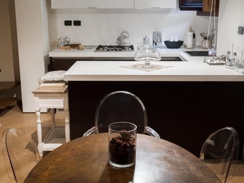 Dining area, kitchen