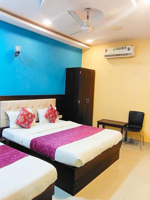 Bed, Photo of the whole room, wardrobe