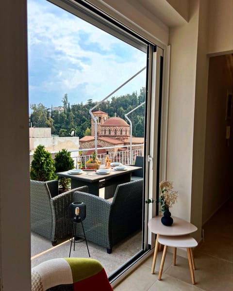 Natural landscape, View (from property/room), Balcony/Terrace, Seating area, Dining area, Mountain view