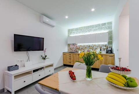 TV and multimedia, Kitchen or kitchenette, Food and drinks, minibar