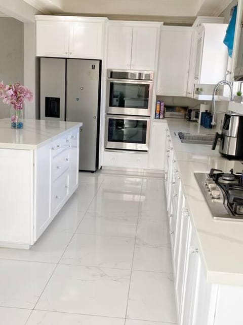 Kitchen or kitchenette, minibar, pet friendly, stove, toaster