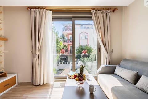 TV and multimedia, Balcony/Terrace, Living room, Seating area, air conditioner