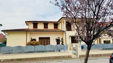 Appartamento in Villa a Marina di Massa Apartment in Marina di Massa