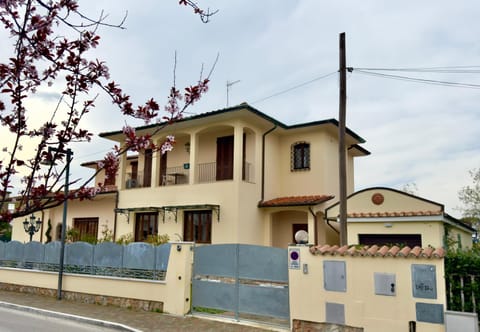 Appartamento in Villa a Marina di Massa Apartment in Marina di Massa