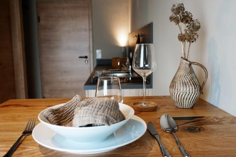 Seating area, Dining area, Food
