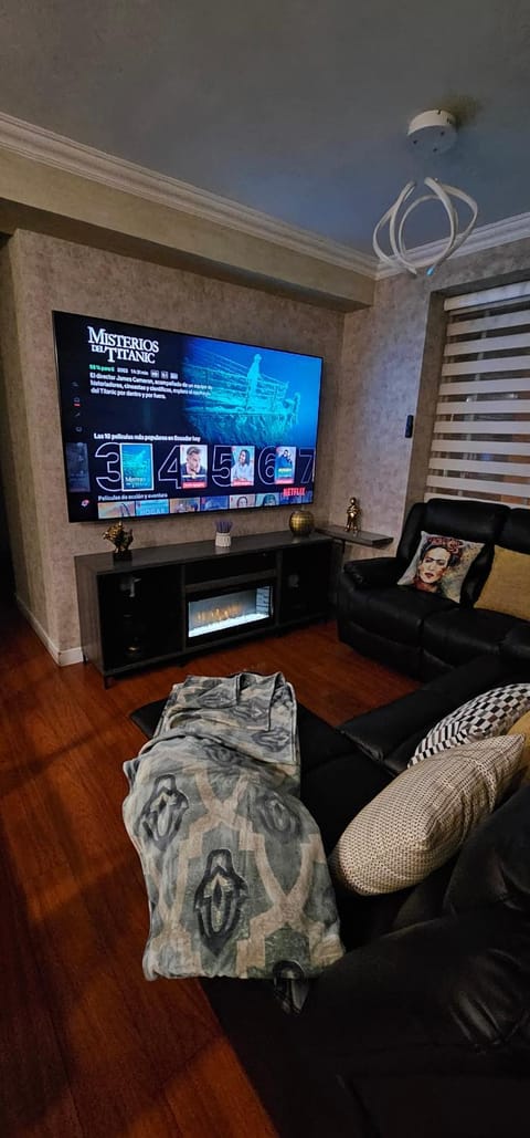 Communal lounge/ TV room, TV and multimedia, Living room, Seating area