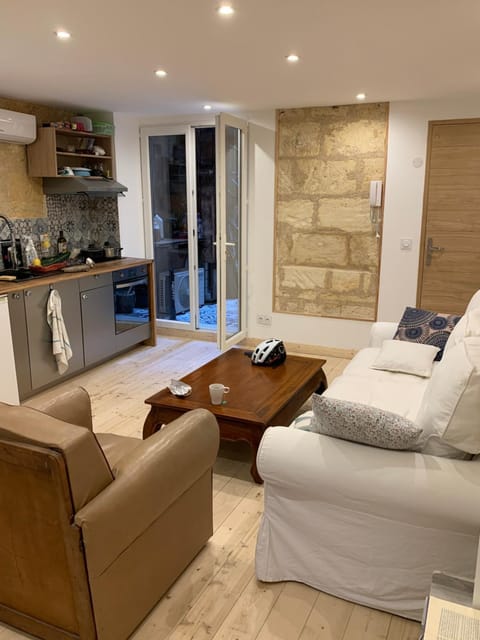 Kitchen or kitchenette, Seating area, Dining area, pet friendly, stove