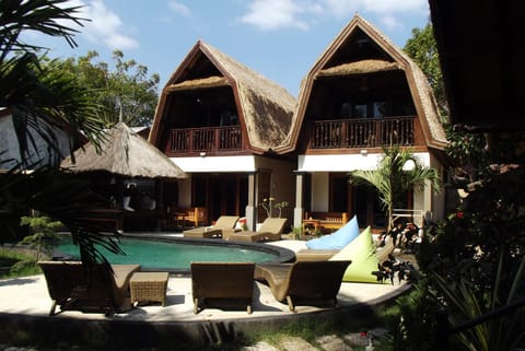 Property building, Day, Swimming pool, Swimming pool