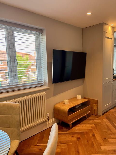 Communal lounge/ TV room, Living room, Evening entertainment