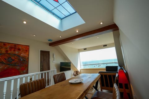 Communal lounge/ TV room, TV and multimedia, Living room, Seating area, Dining area, Sea view