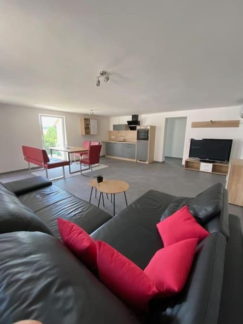 TV and multimedia, Kitchen or kitchenette, Living room, Seating area, Dining area
