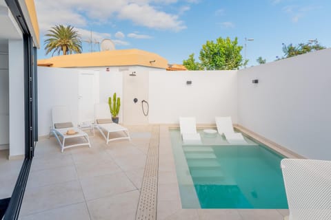 Day, Pool view, Swimming pool, sunbed
