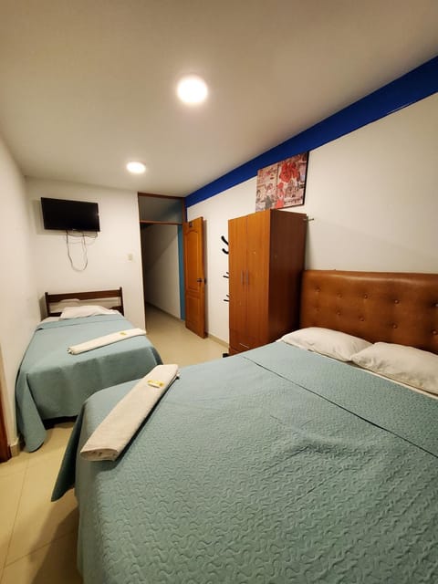 Bed, TV and multimedia, Photo of the whole room, Bedroom, wardrobe