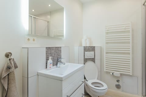 Toilet, Bathroom, Bath, towels