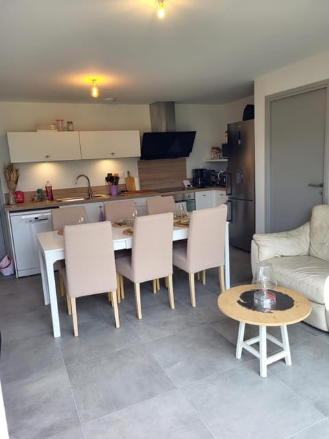 Property building, Kitchen or kitchenette, Living room