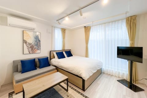 Bed, TV and multimedia, Seating area, Bedroom, air conditioner