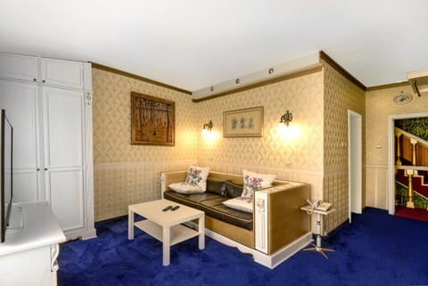 Living room, Photo of the whole room