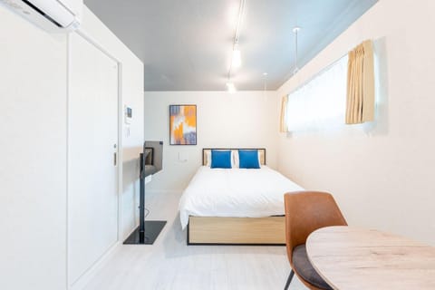 Bed, TV and multimedia, Seating area, Bedroom, air conditioner