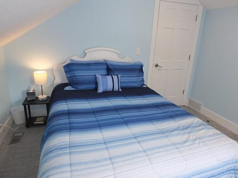 Beach Town Escape - Newly-Remodeled & Gorgeous! House in Frankfort