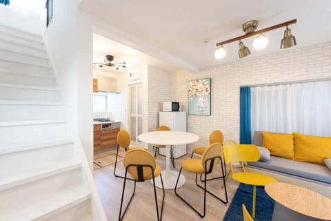 Kitchen or kitchenette, Seating area, minibar